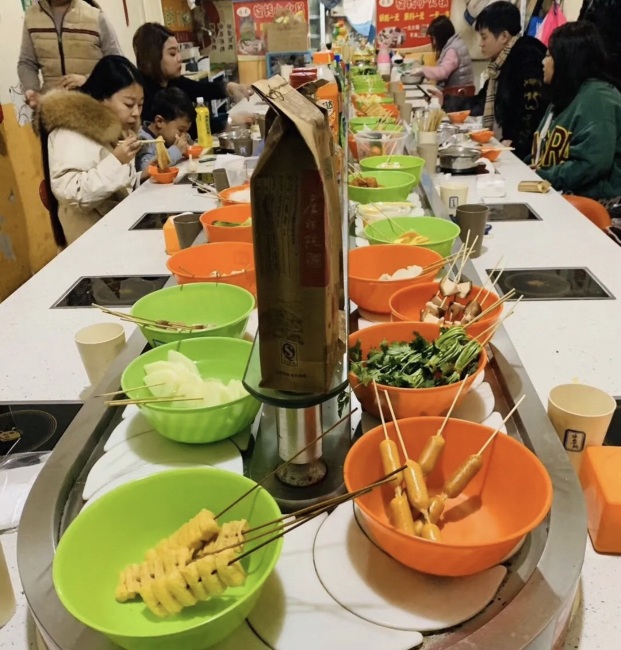 台式旋转小火锅餐厅图片