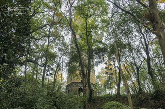 这座千年古塔外表古朴精致，内部结构同样让人叹为观止