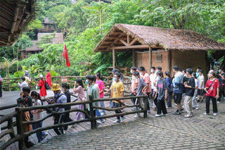 毕业那年,至少我们曾经一起疯狂过