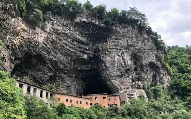 重庆大山深处这个神奇的溶洞,从前制造飞机大炮,现在却养娃娃鱼