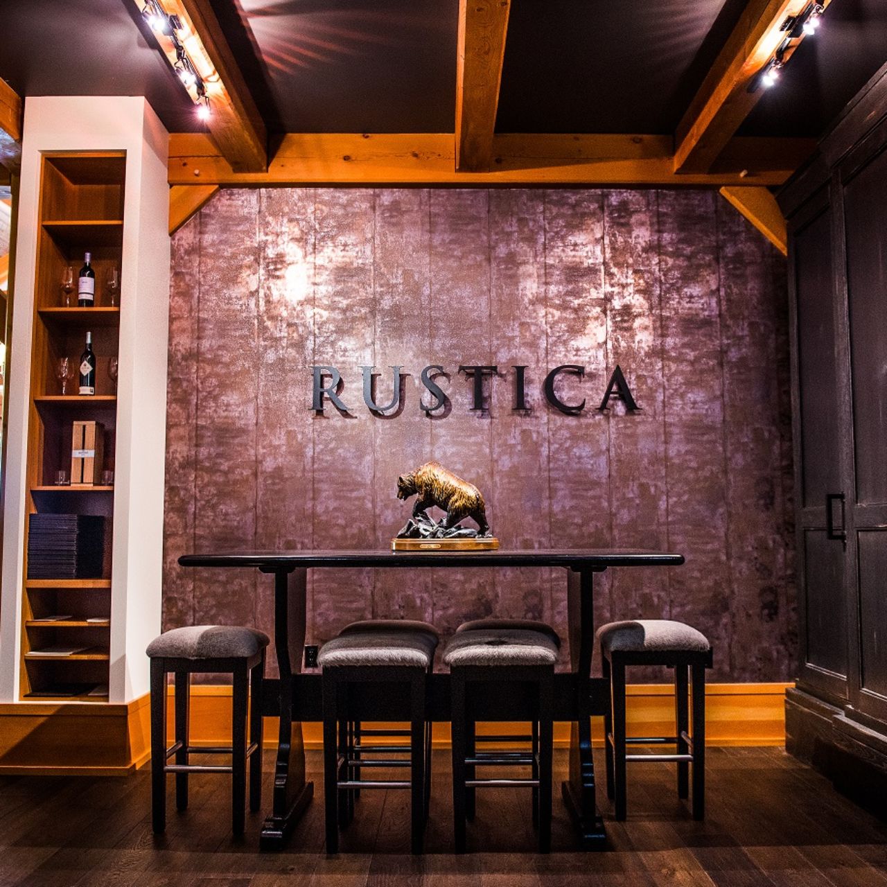 Rustica Steakhouse at Silvertip Golf Resort餐厅图片