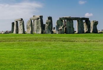 英国伦敦巨石阵半日游【一人可订+含门票零食+英文导游】【@参观举世闻名的英国史前巨石阵。 含门票和零食，车上免费WIFI】
