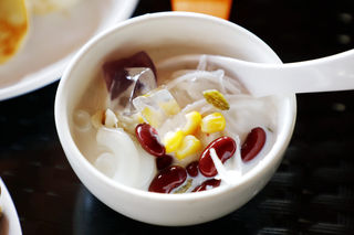 景区椰汁饭30元,海控君澜三亚湾迎宾馆几十元自助下午茶可以畅吃海南古早味