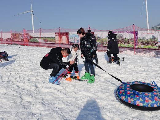金湖荷花荡滑雪场