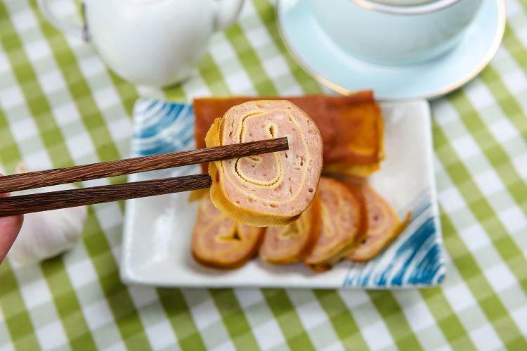 Five-Spice Meat Rolls