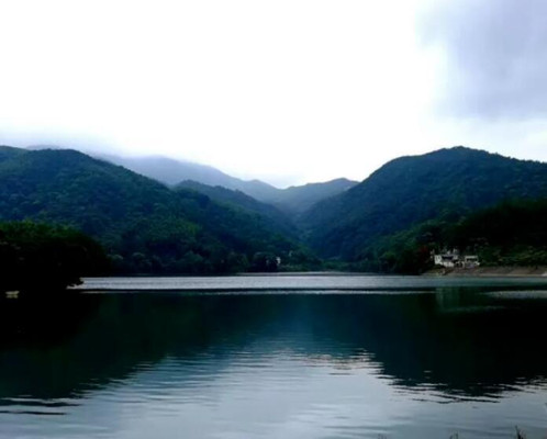 适合夏天游玩避暑，藏在城市中的梅岭太阳谷，还有人不知道吗？