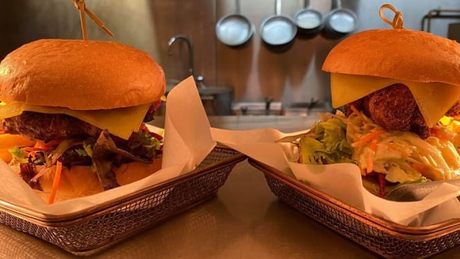 Dog and Parrot Tavern餐厅图片