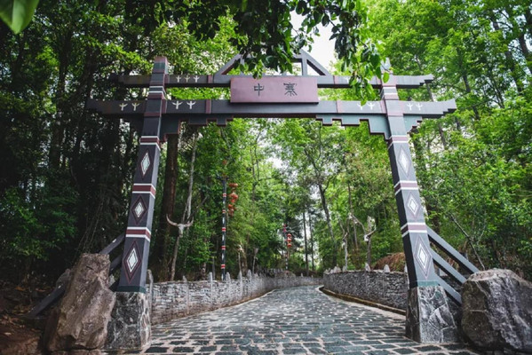 走近幸福村寨司莫拉