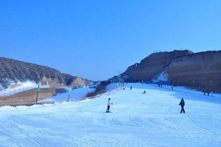 采薇庄园四季滑雪场