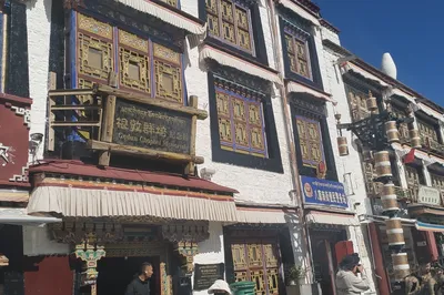 根敦群培纪念馆