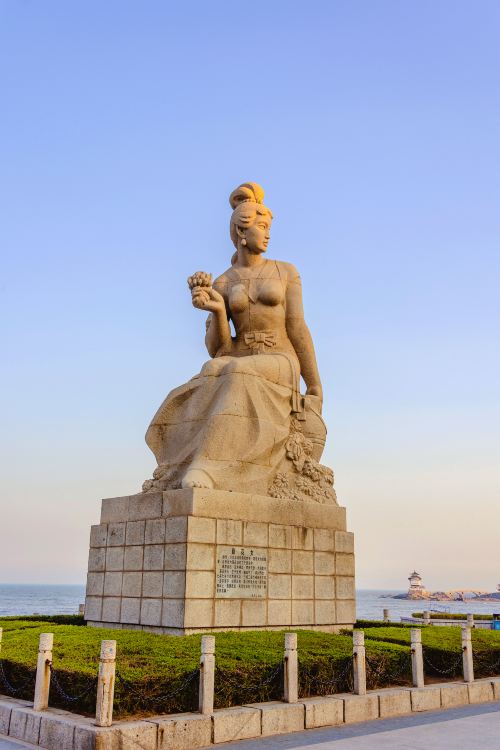 菊花女雕像景点图片