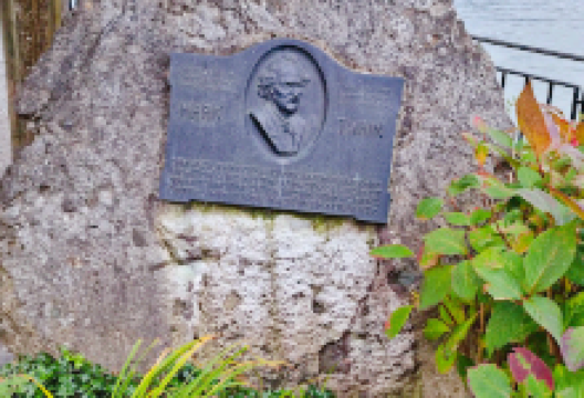 马克·吐温纪念石景点图片