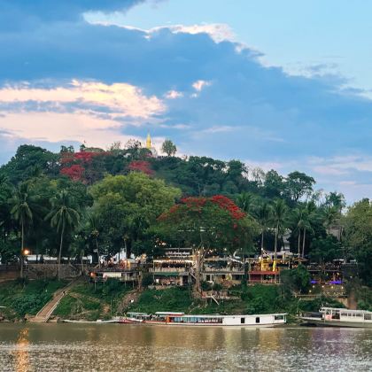 老挝万象+万荣+琅勃拉邦6日5晚自由行