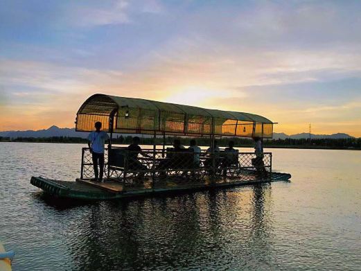 乌兰布和沙海湖旅游区