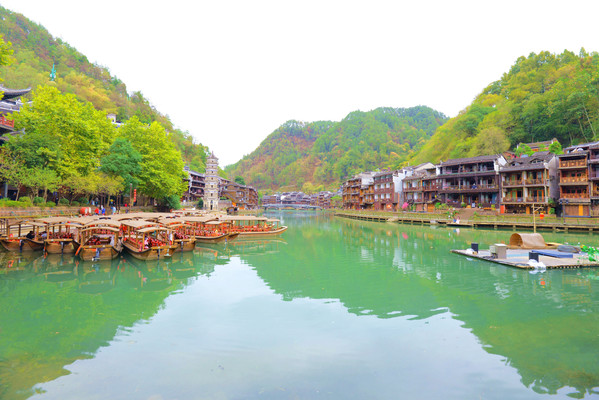 国庆自驾游芙蓉镇、凤凰古城、紫鹊界梯田，夫妻俩没买一张门票，看我是如何做到的