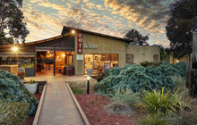 Flametrees Restaurant, Cafe & Bar餐厅图片