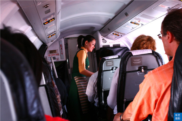 尼泊尔旅行游记(7)尼泊尔博卡拉-加德满都：70美元需30分钟，平生第一次乘坐小飞机