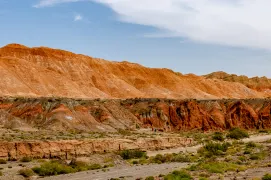 3-Day Jiuquan Tour: Jiayuguan's historic fortress and Mogao Caves, the desert wonders of Mingsha Mountain and Crescent Spring