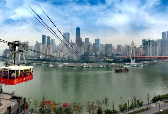 长江索道+李子坝+解放碑步行街+洪崖洞民俗风貌区市区一日游【[贴心服务]正规车辆，舒适干净，老司机保驾护航，推荐当地美食美景，旅行路上不踩坑。】