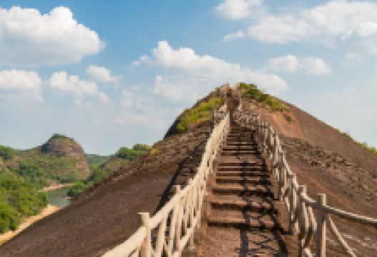 南岩卧佛景点图片