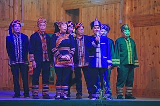 幽幽蓝山，秩秩斯干，醉倒在瑶家人的长桌宴上