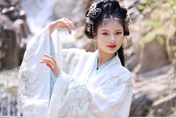 中原踏青：郑州出发1.5小时，邂逅摘星楼的芳菲四月天