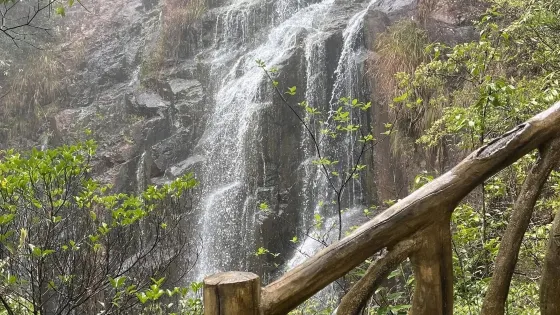 七彩瀑穀
