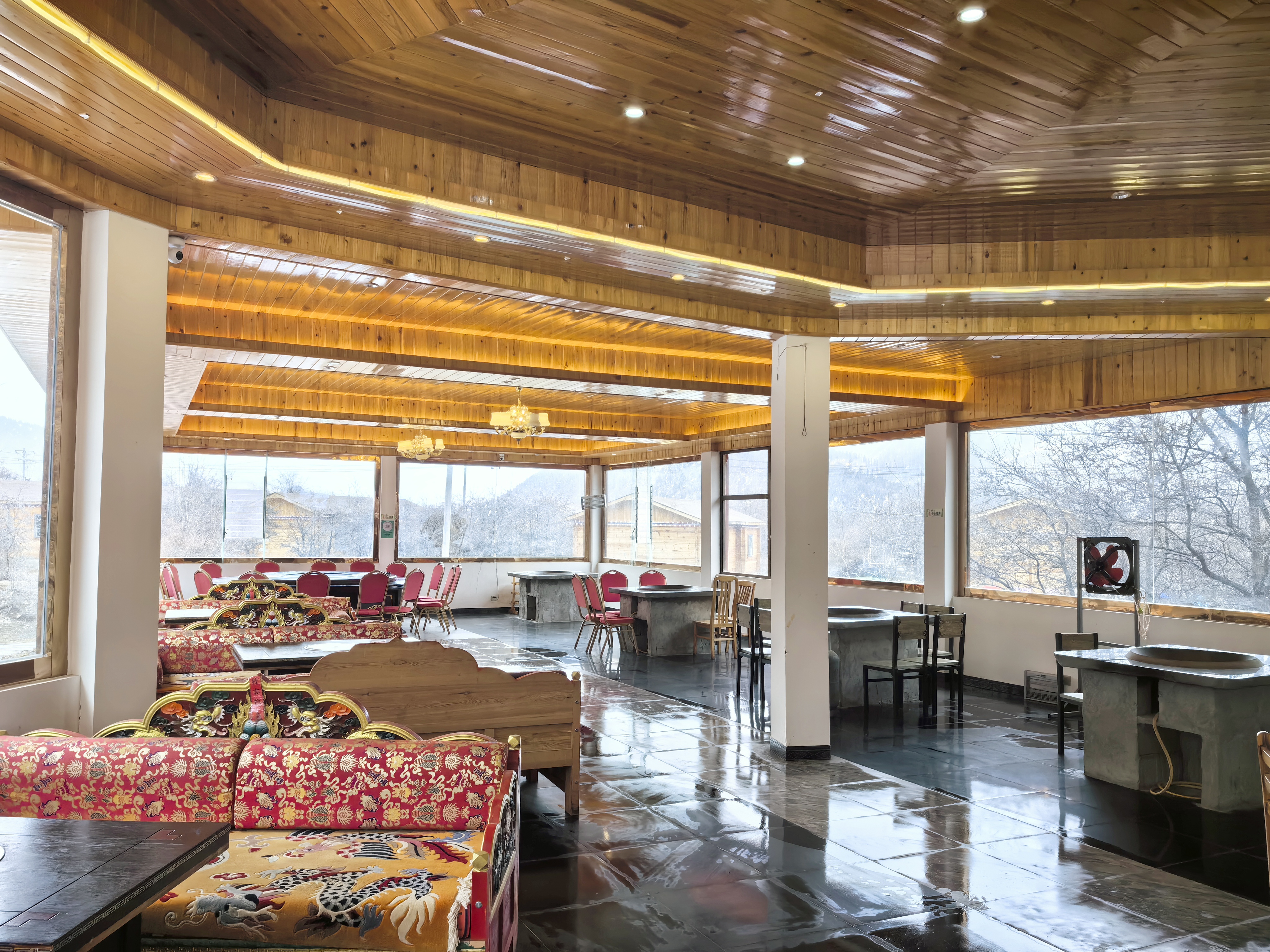 八宿中星生态自驾营地·然乌木屋营地餐厅餐厅图片