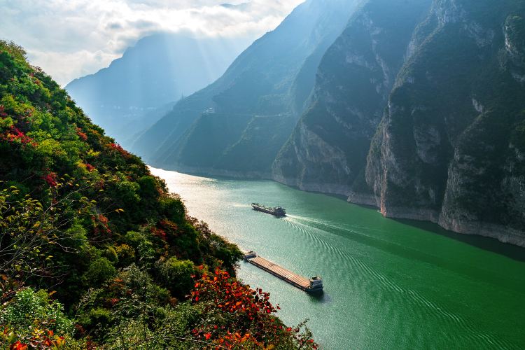Three Gorges Dam Tourist Area (Scenic natural beauty, focus on hydroelectric power)