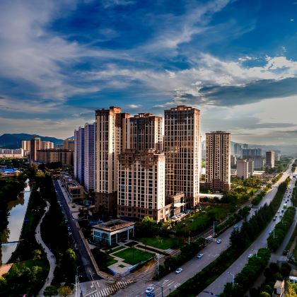 中国云南曲靖金麟湾爱情小镇5日4晚私家团