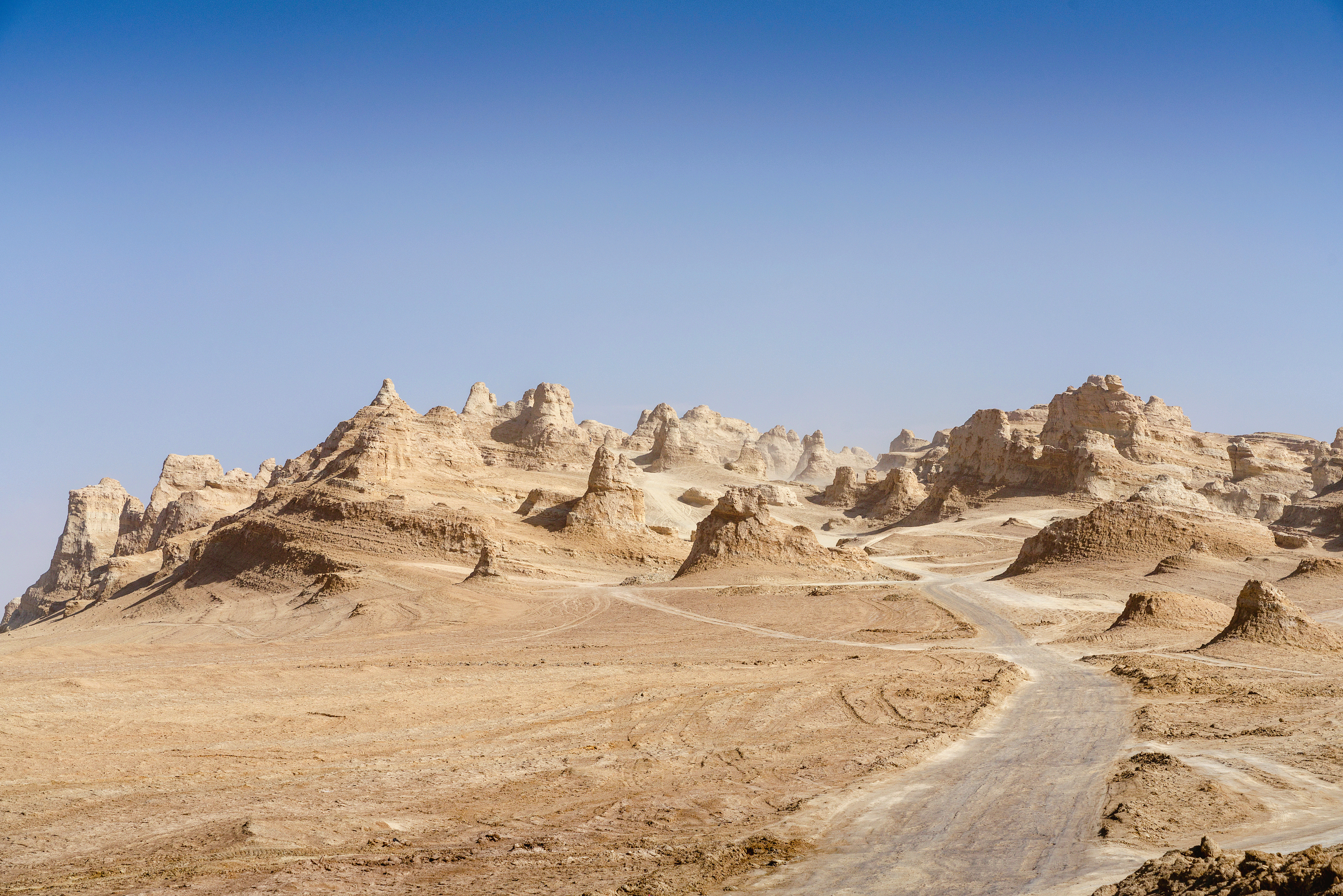 5-Day Haixi Prefecture Tour: Traverse Qaidam Basin, Splendor of Mangya Emerald Lake