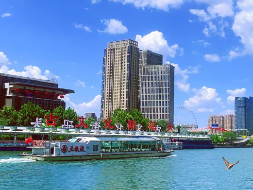 海河游船