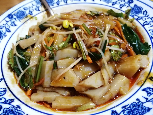 凉粉和海菜花,南宁大理白族村从云南运过来的特色美食