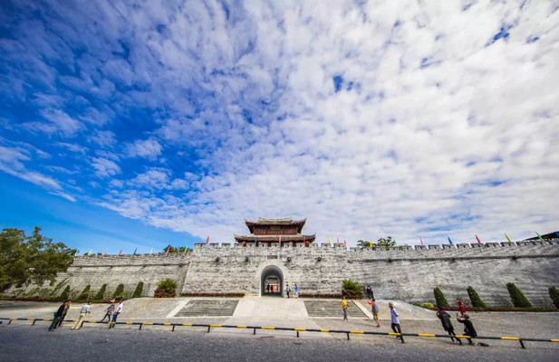 重温时代经典,追随历史走进三亚古城!三亚直升机观光俯瞰历史遗迹!