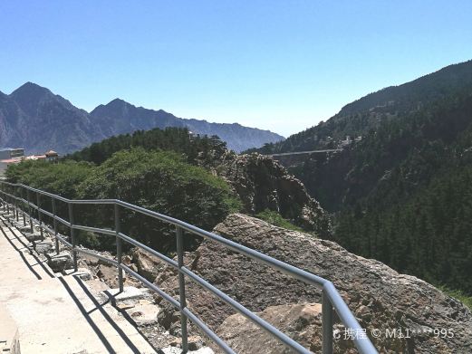 宁夏贺兰山国家森林公园贺兰山人行索桥