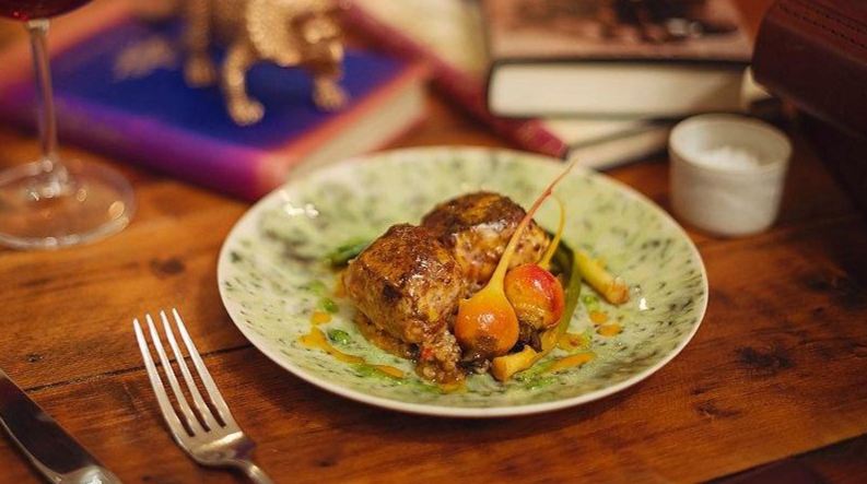 Reverie Social Table