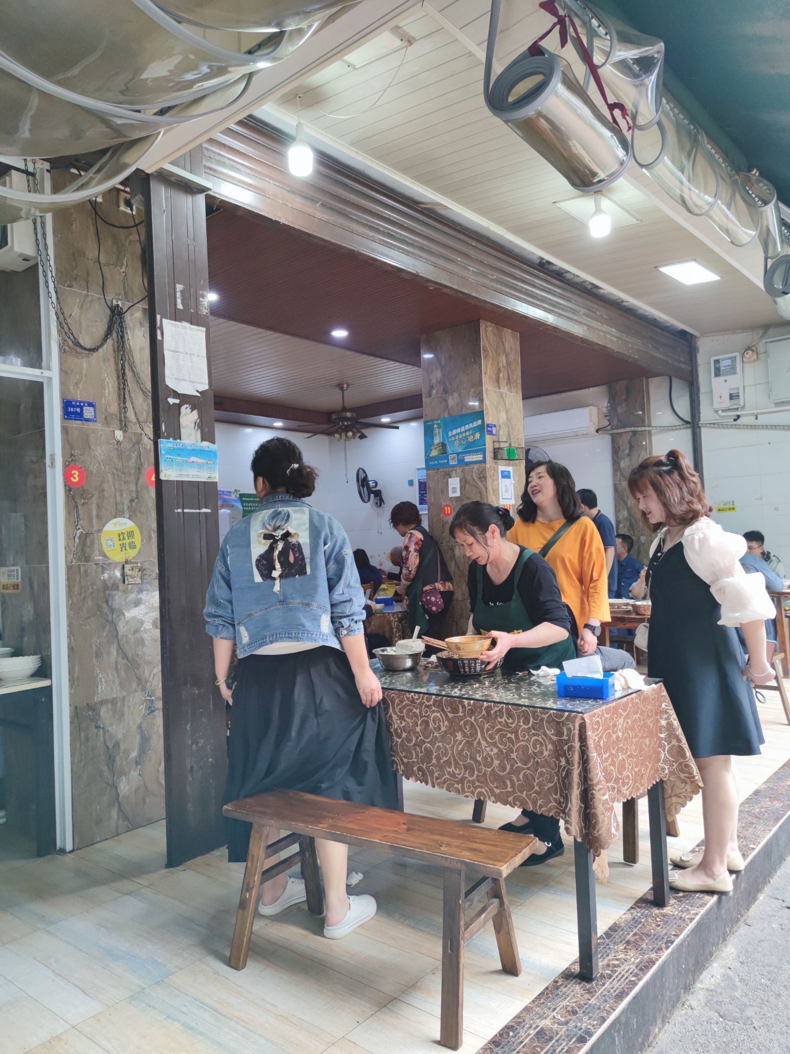 严卤肉饭店(西顺城街店)餐厅图片
