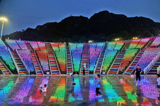 京郊这座夜景公园,凉爽的夏夜上演着精彩的传统节目,暑假不可错过的好去处。