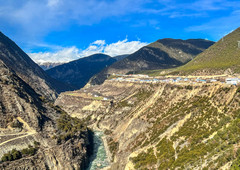 西藏游记图片] 西藏与云南交界处的悬崖村，进出道路难行，风光却美如世外桃源