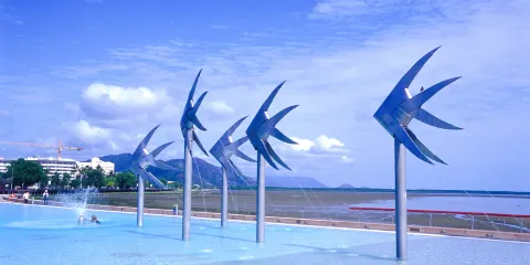 凱恩斯濱道瀉湖游泳場