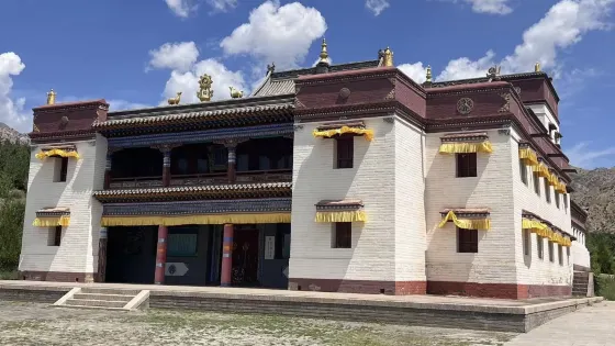 梅力更召廟