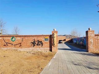 北京十渡柴饭铺水岸庭院民宿,紧邻拒马河畔,1800平草坪游乐场!