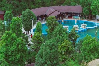 昆明市的露天森林温泉，1元泡温泉，但需要一个独特“证件”！​