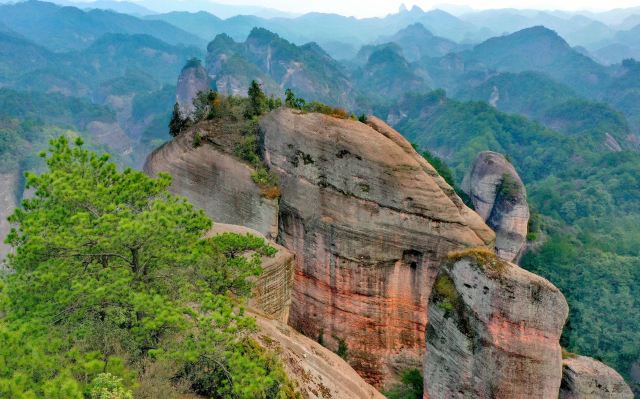 桂林丹霞八角寨景区
