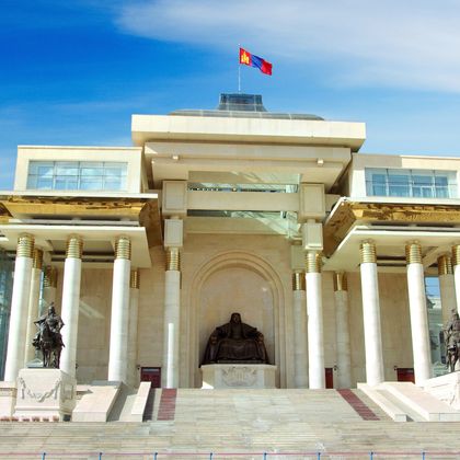 蒙古成吉思汗广场+甘丹寺+博格可汗的宫殿博物馆+蓝天塔一日游