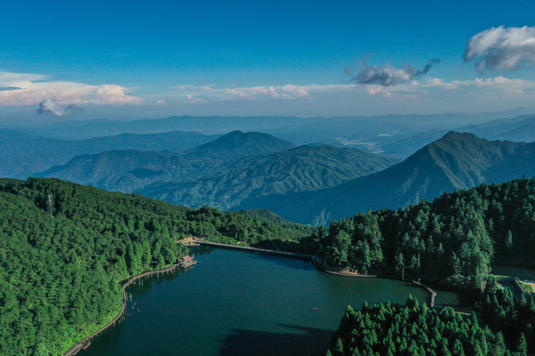 江西旅游|迎着盛夏的风,揽尽明月山的美
