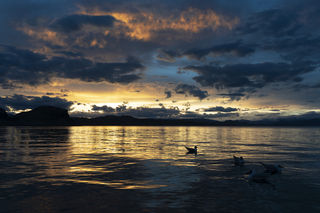 西藏阿里狮泉河镇如何徒步前往班公湖玩呢