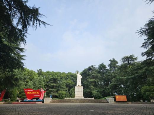 毛泽东同志青年塑像公园