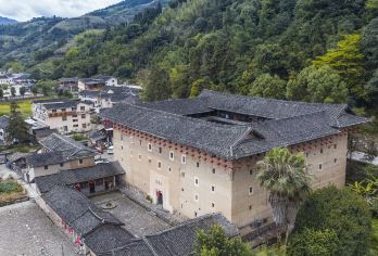 南靖云水谣+和贵楼+怀远楼一日游纯玩+多种语言导游+免费接送【[专属导游]专业持证英/日/韩/粤语导游，提供深度文化讲解与贴心服务，沟通零障碍，确保您的体验质量。】