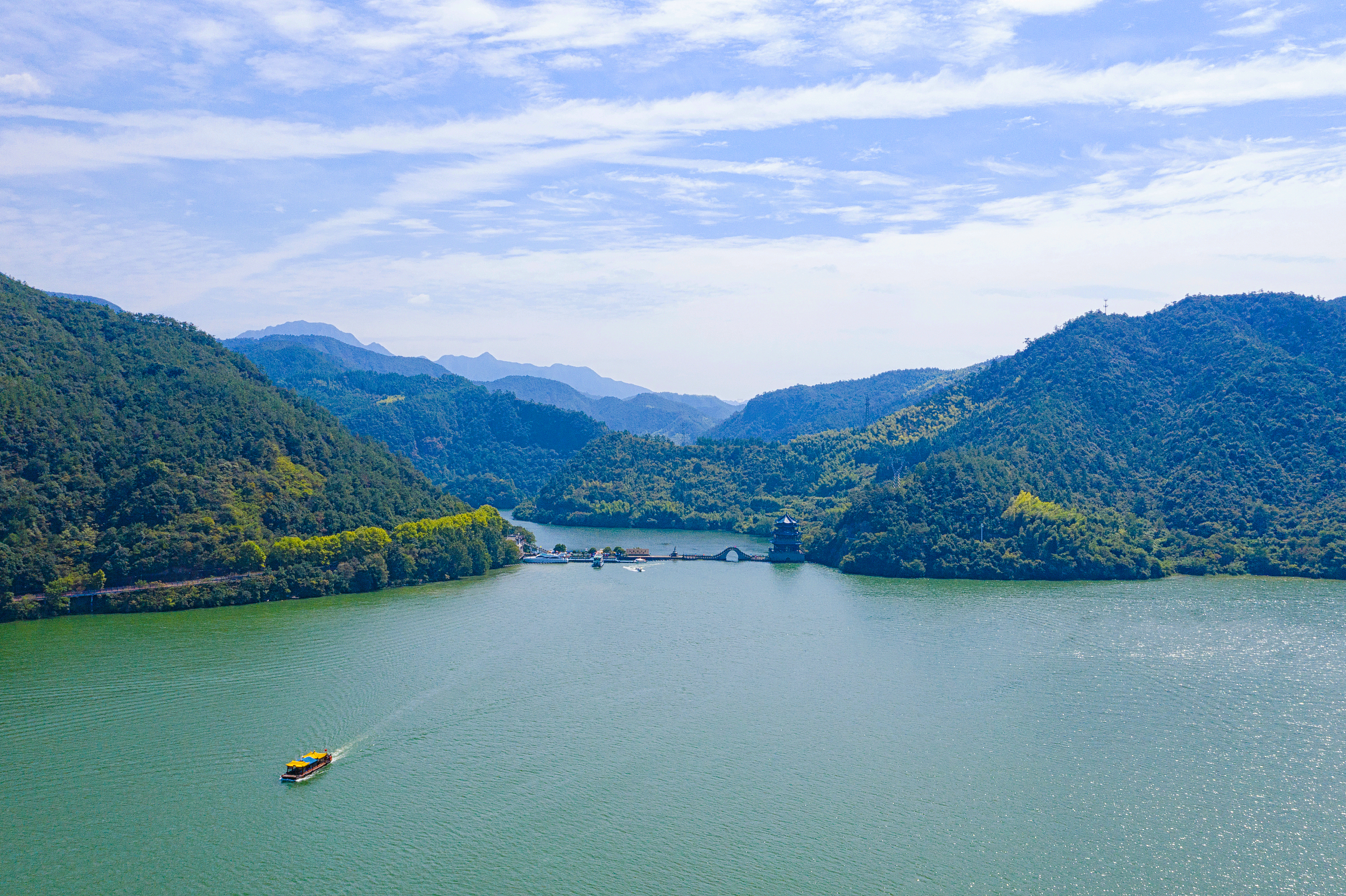 建德3日遊:探索新葉古村與臥龍景區叢林漂流,發現大慈岩與靈棲洞
